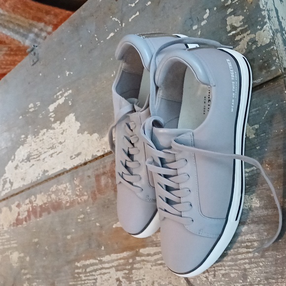 🔥🔥🔥Kenneth Cole Neoprene Kam Stripe Witt sneaker size 8 - Picture 3 of 12